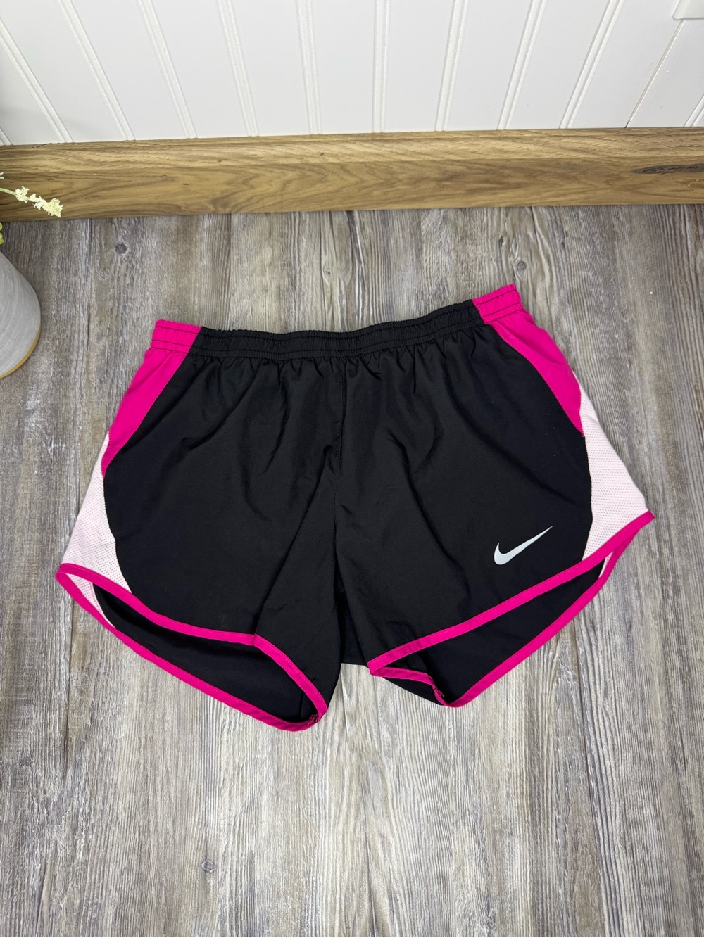 Nike Women’s Black Pink Dri FIT Lined Lightweight Workout Running Shorts Small
